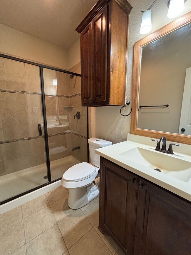 Building Photo - 5 BR/4BA | Updated Single Family Home | 2-Car Garage | Gated backyard