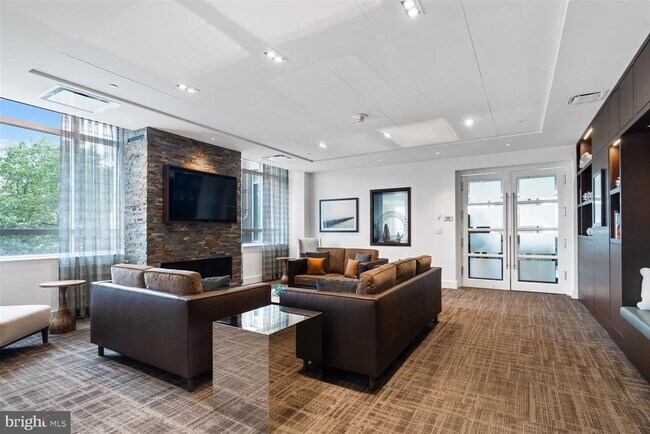 Building Photo - 100 Harborview Dr