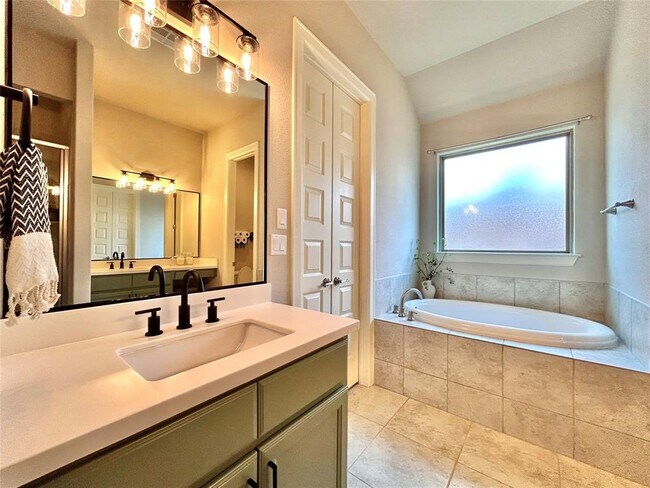 Building Photo - 7001 Etna Way
