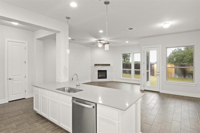 Building Photo - 200 Castlefields St