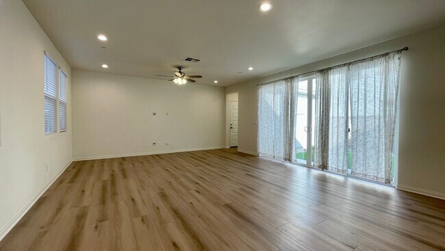 Building Photo - Single-Level 3-Bedroom House in Righetti Ranch with Air Conditioning