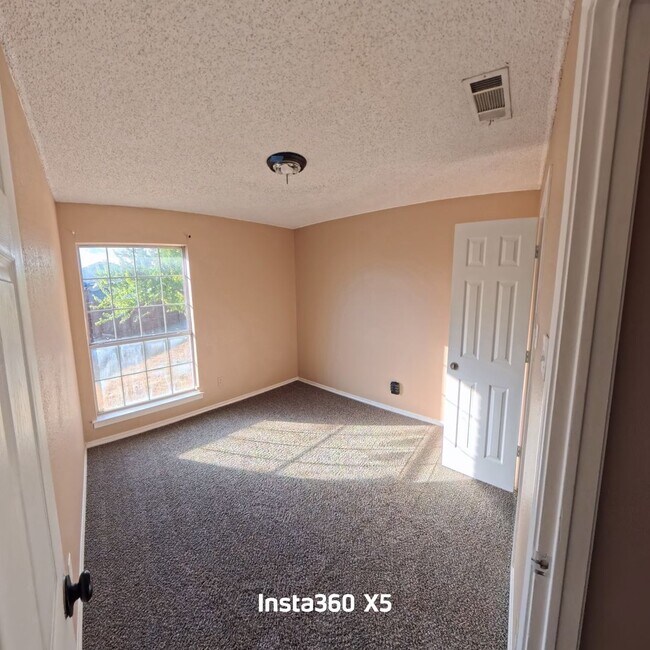 Building Photo - 1454 Cromwell Ct