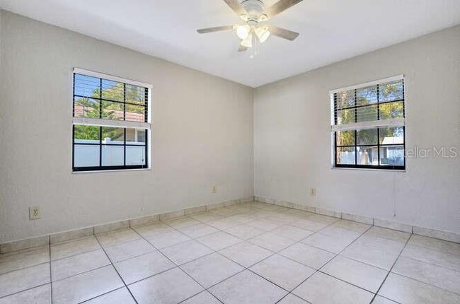 Building Photo - 816 E Frierson Ave