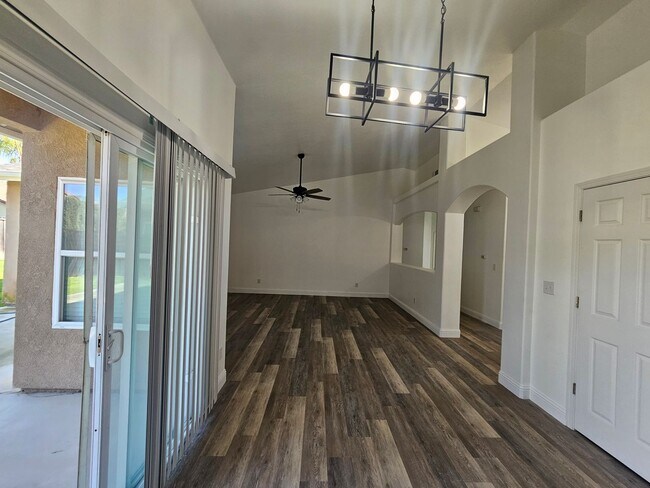 Building Photo - 4 Bedroom 2 Bath