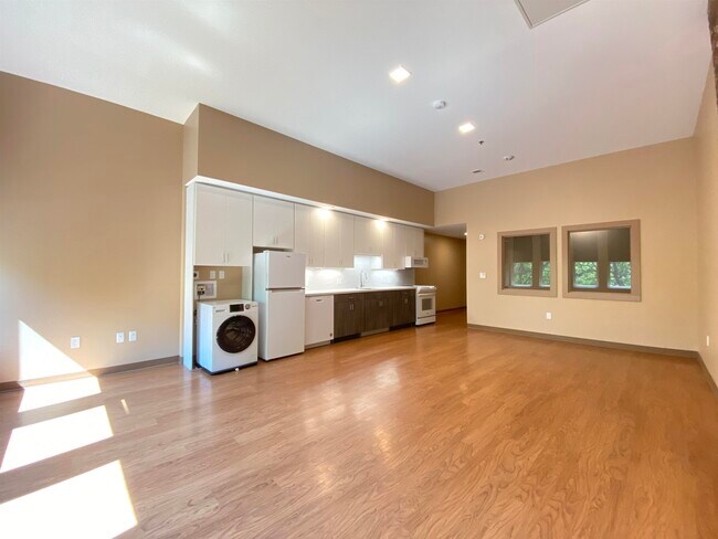 Building Photo - 83 Hanover St