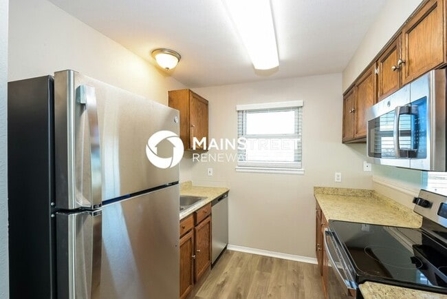 Building Photo - 5 Bedroom Pet-Friendly Home in AURORA, CO ...