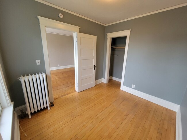 Building Photo - 2107-2107 E 5th St