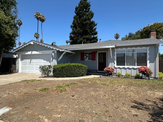 Building Photo - Fremont Home with Central A/C, Vinyl Plank...
