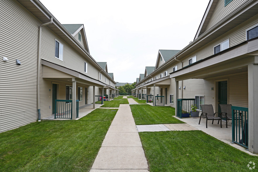 Courtyards - Promenade Oaks