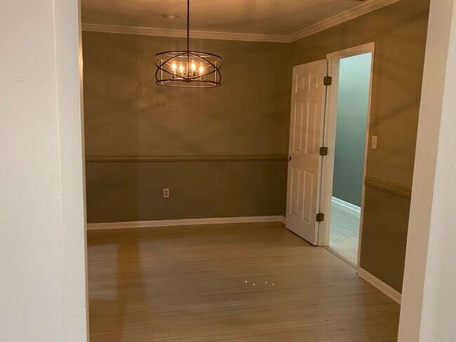 Building Photo - 7585 Skipper Ln