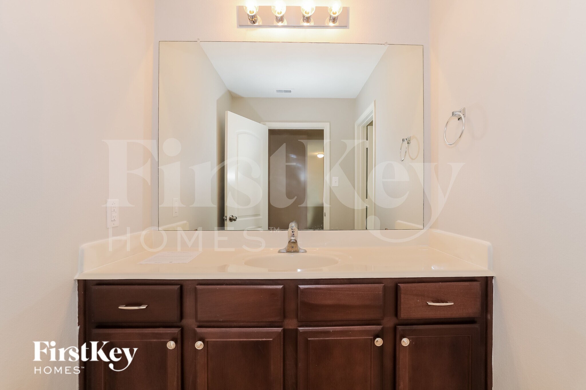 Building Photo - 20718 Round Key Dr