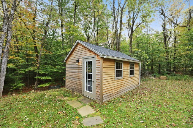 Building Photo - Modern, Tiny Home Retreat with Bonus Studio, Pet Friendly- Becket, MA
