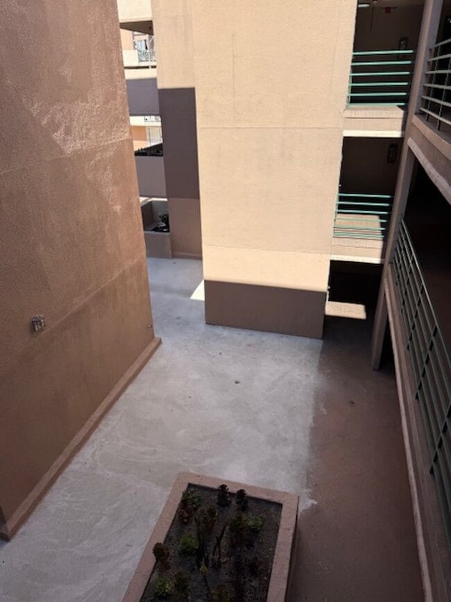 Building Photo - Remodeled 1bed/1bath right in the heart of...
