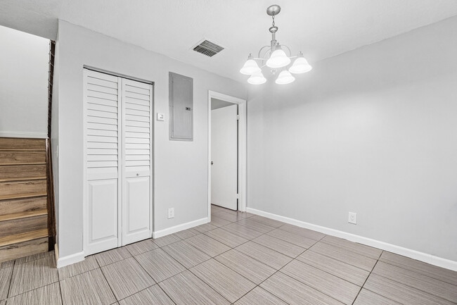 Building Photo - 7536 Courtyard Run E