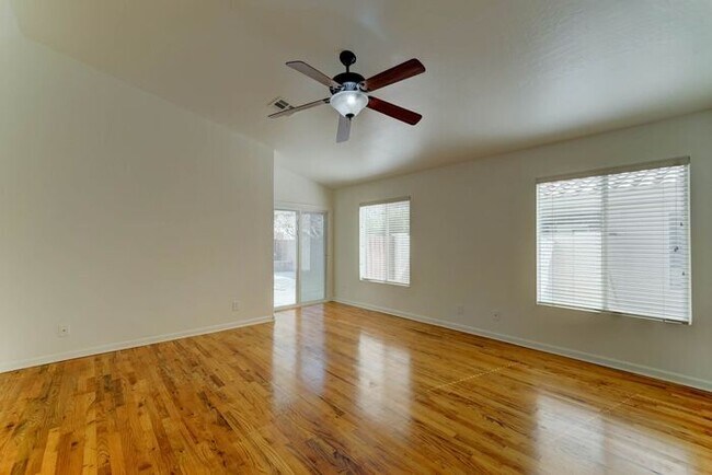 Building Photo - READY TO VIEW NOW! Stunning 3 Bed 2 Bath H...