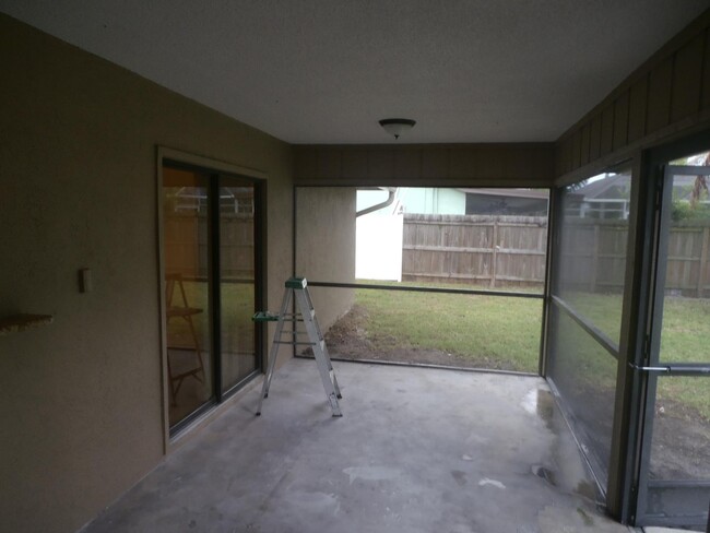 Building Photo - 376 La Mancha Ave