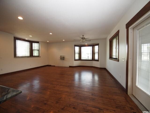 Building Photo - 1448 Willow Valley Dr