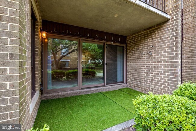 Building Photo - 551 Florida Ave