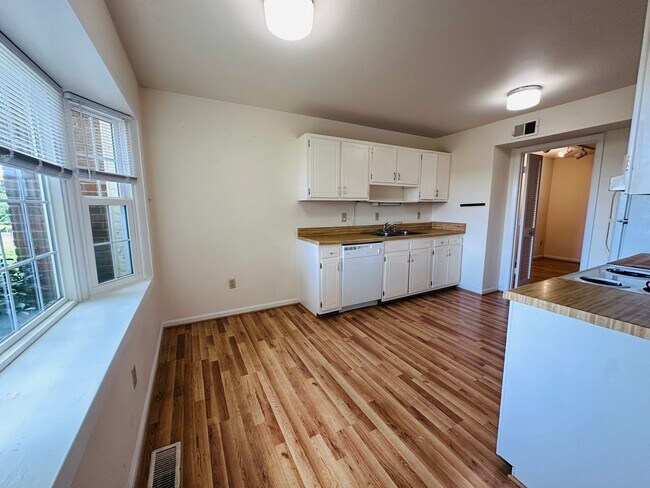 Building Photo - 109 Yorkshire Ct