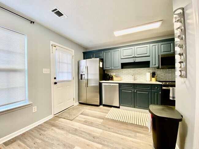 Building Photo - 645 Brook Trail