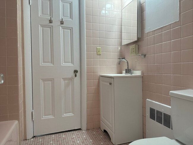 Building Photo - 124 Bowdoin St