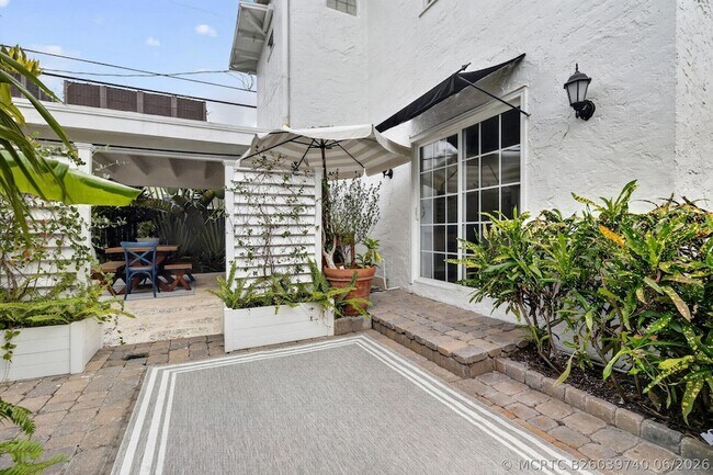Building Photo - 412 El Prado