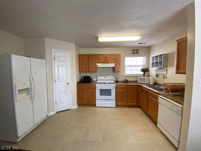 Building Photo - 4136 Everett St