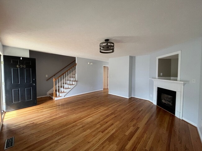 Building Photo - Townhouse at Wellington in Wyndhurst