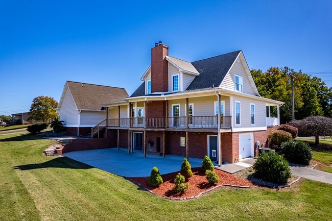 Building Photo - Greenback 37742 - 4 bedroom, 4.5 bath home - Contact Jeremy Logan (865) 307-2273