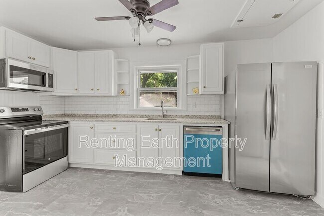 Building Photo - 714 85th St S