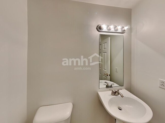 Building Photo - 6536 Arvington Way