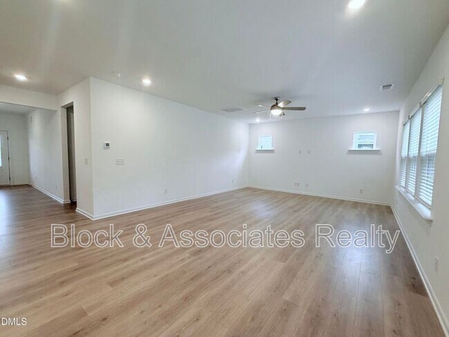 Building Photo - 611 Contento Ct