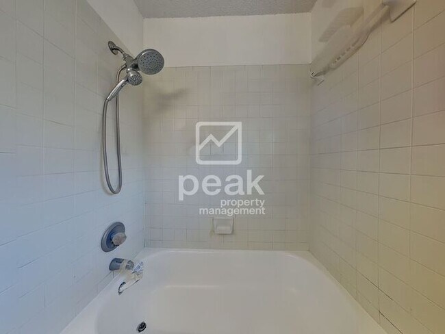 Building Photo - $2199! 3 Bed 2 Bath in Watauga! All appliances INCLUDED!