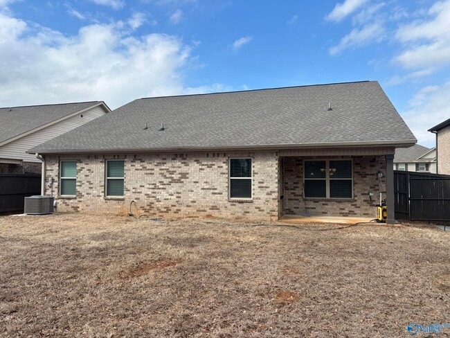 Building Photo - 227 Shubert Dr