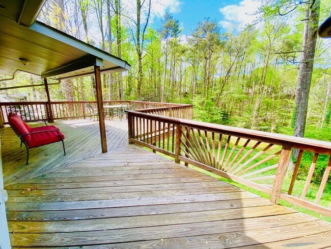 Building Photo - 3 bed/2 bath Beautiful 1-Level Home + Finished Basement! in PRIME BROOKHAVEN LOCATION!