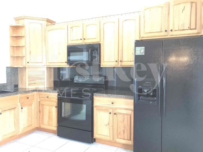 Building Photo - 3600 Molona Dr