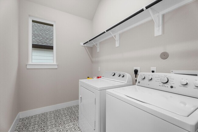 Building Photo - 359 Mallorn Ln