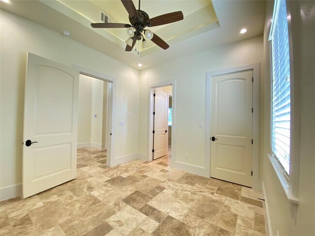 Building Photo - 102 Long Point Cove
