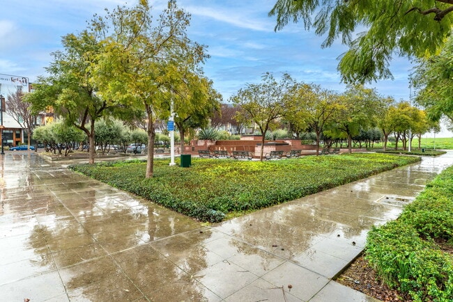 Building Photo - 1070 Tourmaline Ter