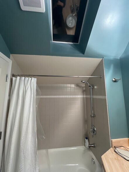 Master bath - 4135 Chilberg Ave SW