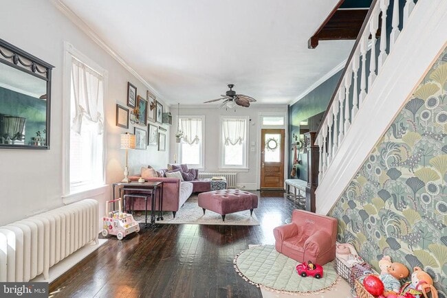 Building Photo - 6 E Collings Ave