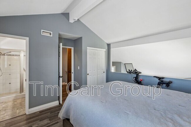 Building Photo - 350 Avocado St