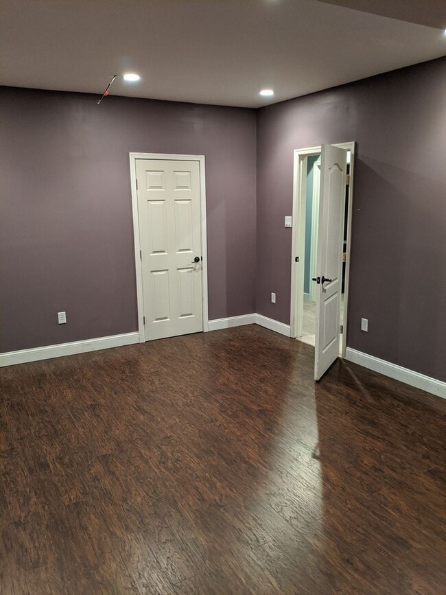 Building Photo - Single Family Home in Established Urbana H...