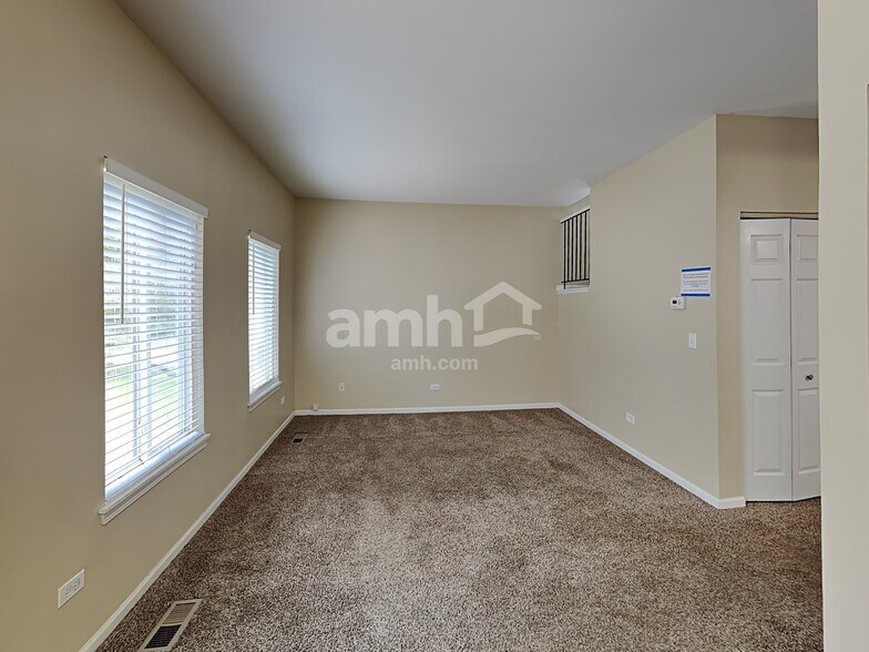 Building Photo - 2828 Sun Valley Dr