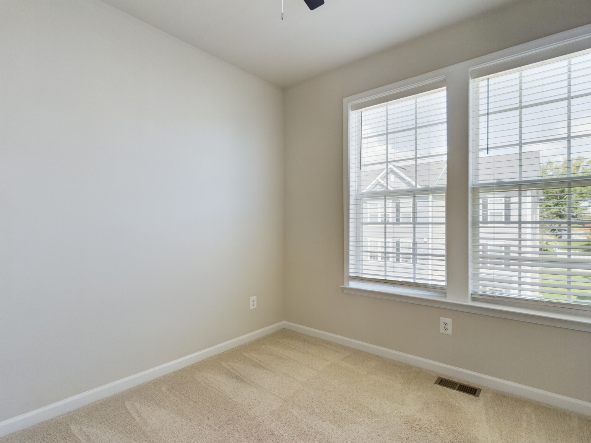 Building Photo - 25 Chester Ct