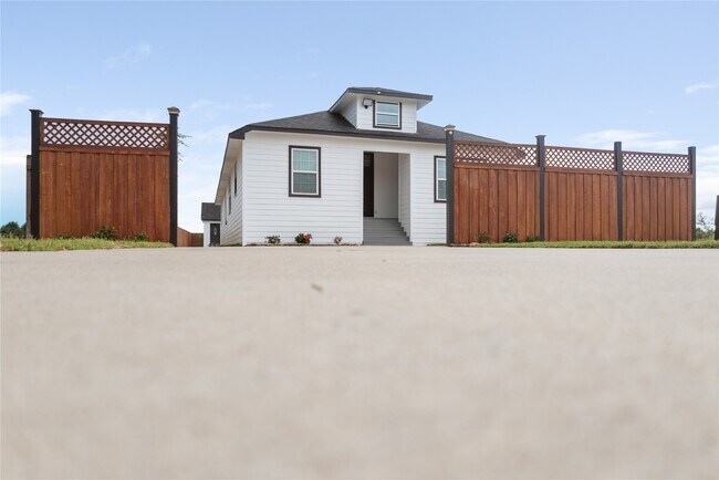 Building Photo - 1244 Rd 5705