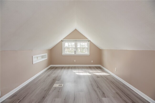 Building Photo - 133 River Meadow Dr