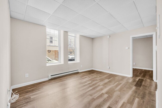 Building Photo - 439 Walnut St