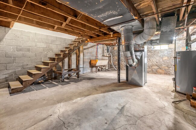 Building Photo - 494 Bob O Link Dr