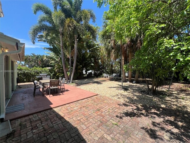 Building Photo - 500 S Riverside Dr